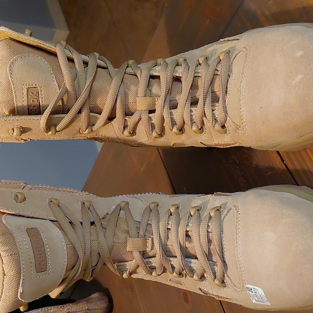Reebok authorized by U.S MILITARY has composite toe very light.